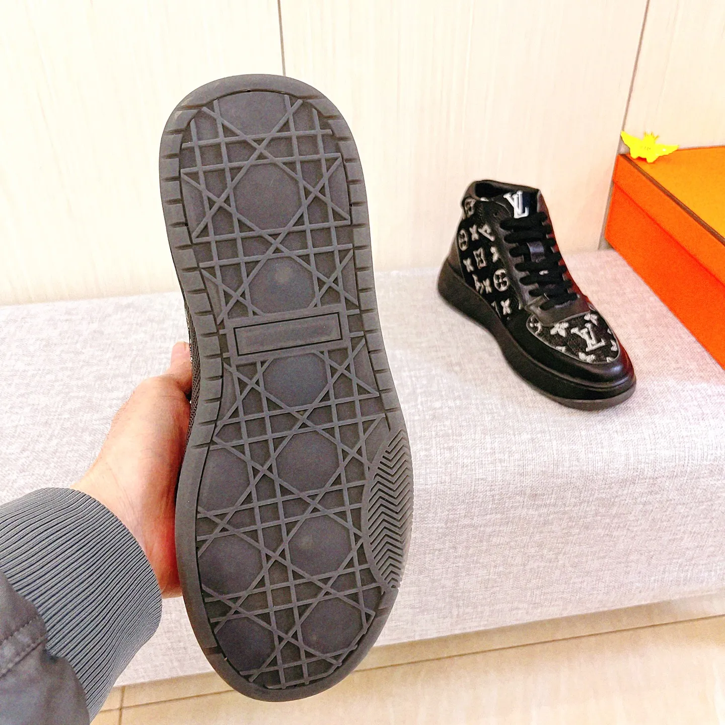 Men's shoes💰 460💰[LV]🔥Louis Vuitton, high-end men's shoes brand, official website 1:1 latest masterpiece: the upper is made of Italian imported first-layer cowhide with a comfortable and breathable lining➕original non-slip and wear-resistant outsole🔥, making walking more convenient and comfortable! An exclusive new model, a stunning work, a beautiful 1:1 replica [color] compared to the official quality! Create a fashionable personality to set off your uniqueness! A must-have for trendy men! Classic🔥Size: 38-44 Color: 🔥Multiple colors available🔥